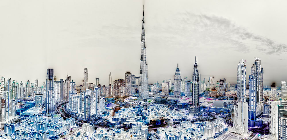 ألوان سريالية لم تتزين بها من قبل.. مصور يكشف عن عالم زاهي تحتضنه أبراج دبي