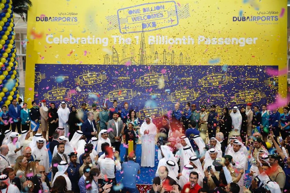 كيف احتفل مطار دبي الدولي باستقبال الزائر رقم مليار؟