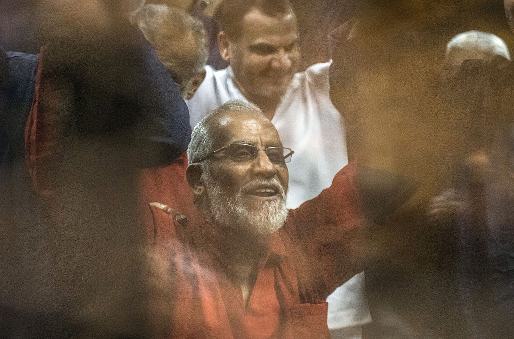 براءة مرشد الإخوان و6 آخرين في "أحداث مسجد الاستقامة" بمصر