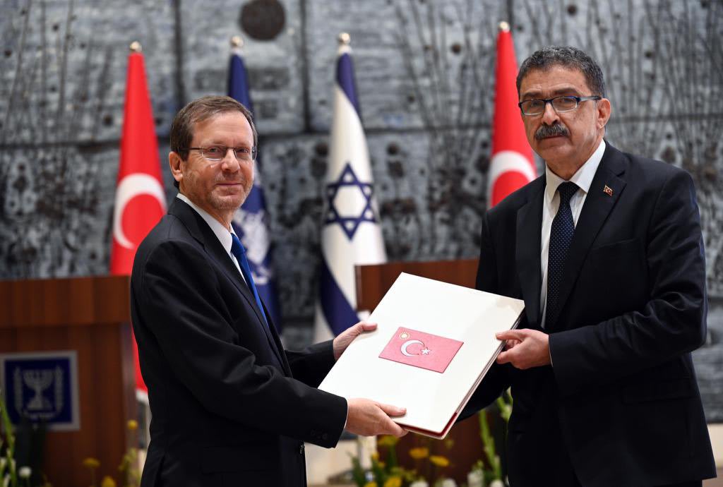 رئيس إسرائيل يتسلم أوراق اعتماد السفير التركي