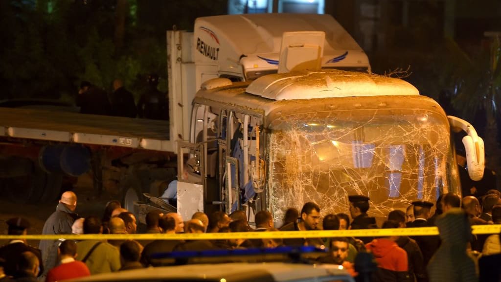 انفجار المريوطية.. استهداف حافلة سياح في مصر