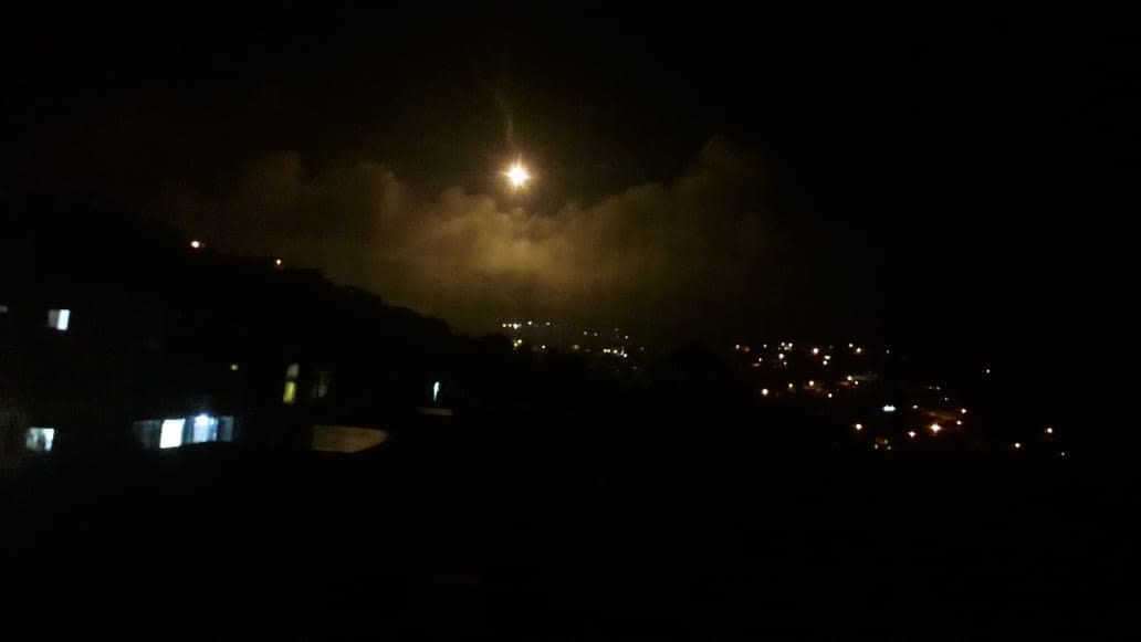 قنائل ضوئية إسرائيلية بعد سماع انفجارات على حدود لبنان