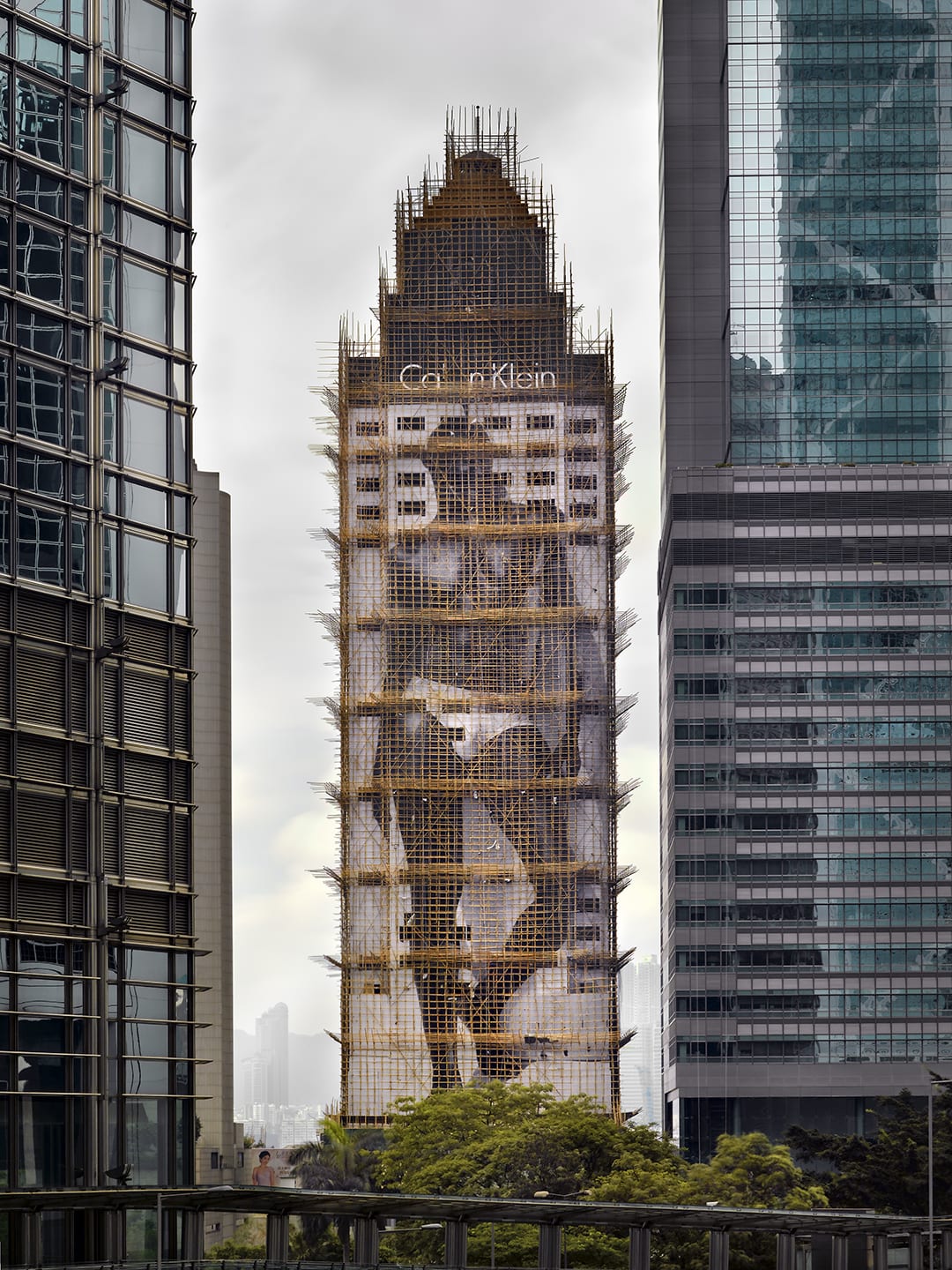 أمريكي يبرز مرحلة "الشرنقة" الساحرة لمباني هونغ كونغ..كيف ظهرت؟
