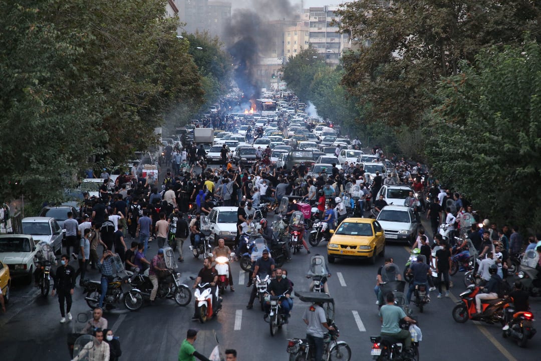 ظاهرة "غير مسبوقة".. النظام الإيراني يواجه معضلة مع انضمام الأطفال إلى الاحتجاجات