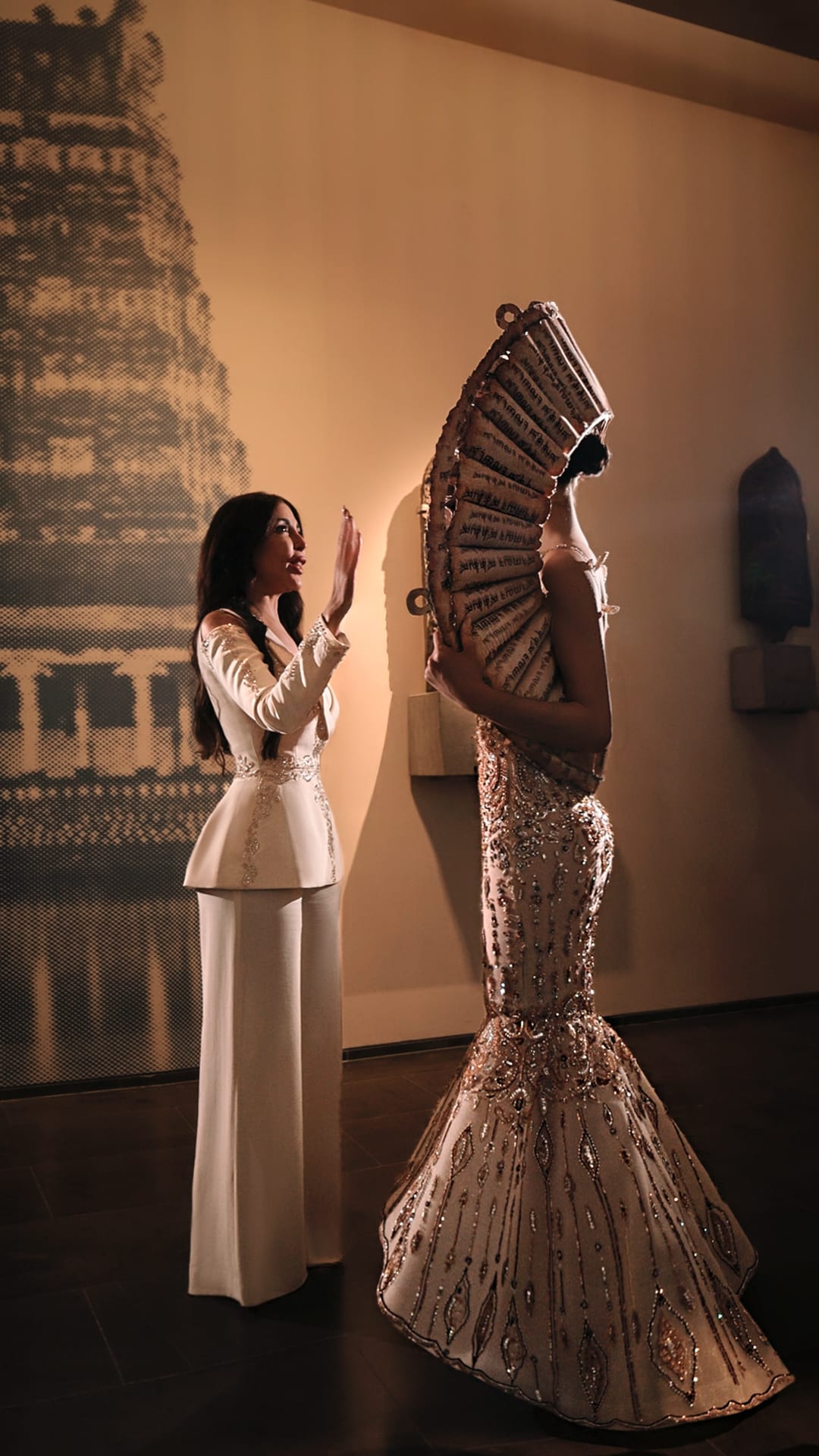 منال عجاج.. أول مصممة سورية تعرض في أسبوع الأزياء الراقية في باريس