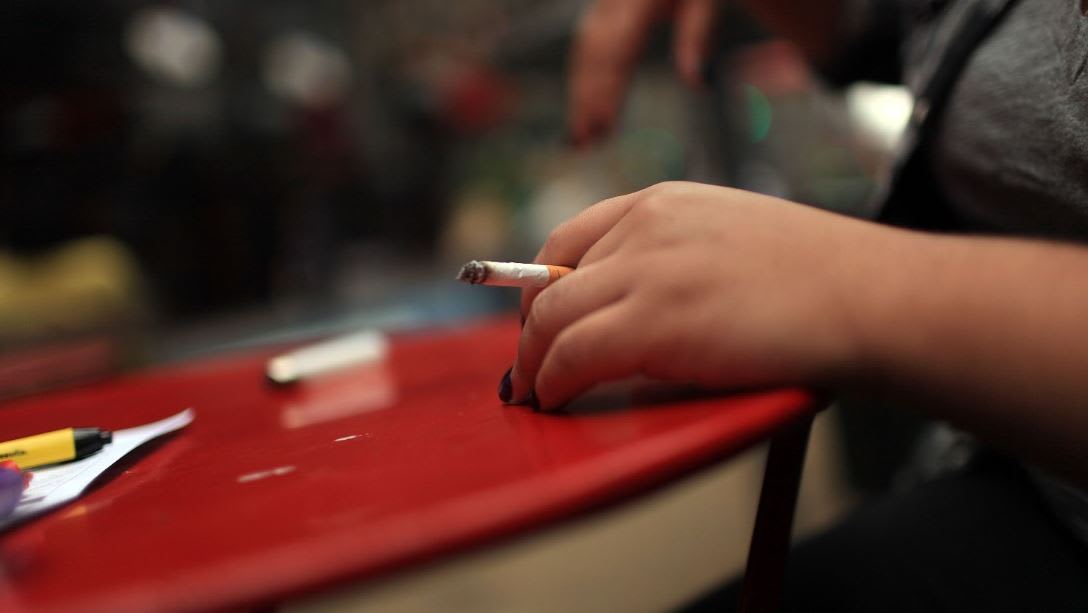 20% من العمال غير المدخنين يتعرضون للتدخين السلبي أثناء العمل