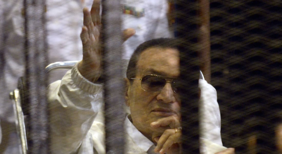 مبارك أمام المحكمة بقضية قتل المتظاهرين