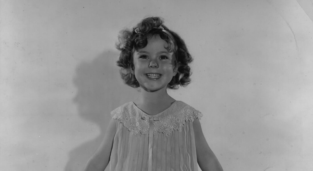 وفاة "الطفلة المعجزة" الممثلة الأمريكية شيرلي تمبل عن 85 عاما