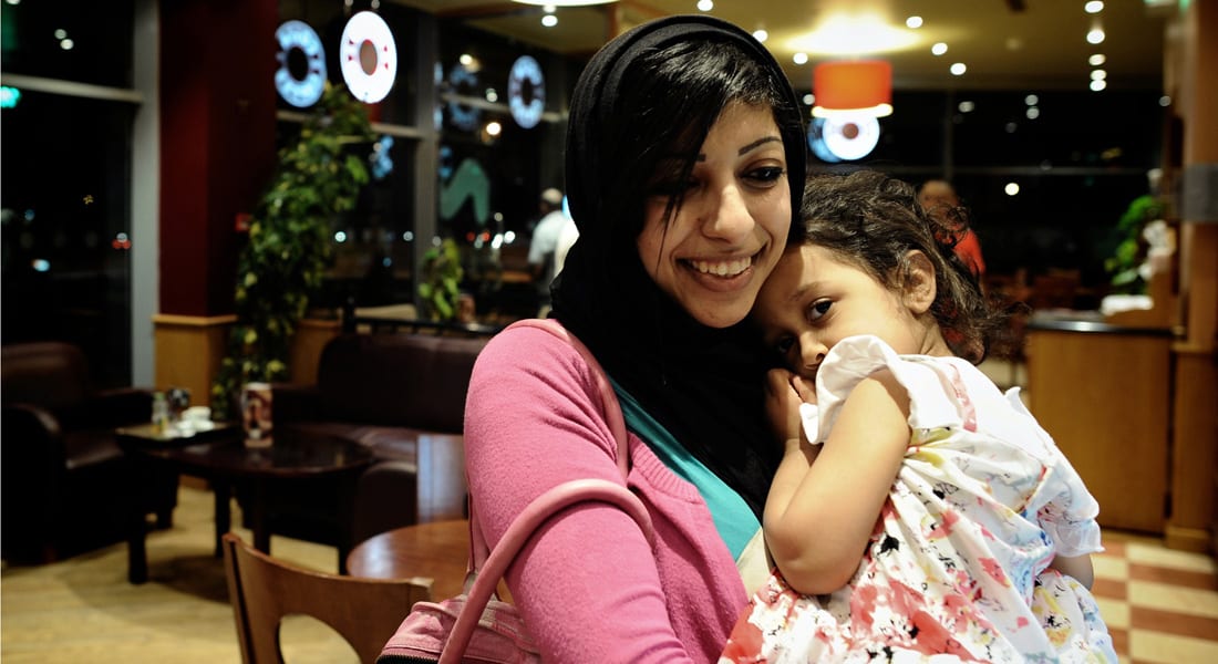 البحرين: إطلاق سراح الناشطة زينب الخواجة بعد قضائها عاما بالسجن
