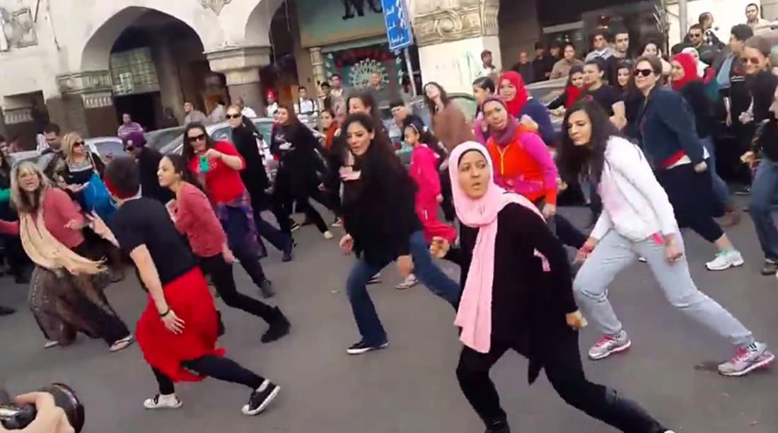 فتيات يرقصن بشوارع مصر دعماً لـ حملة "مليار ثائر لأجل العدالة"