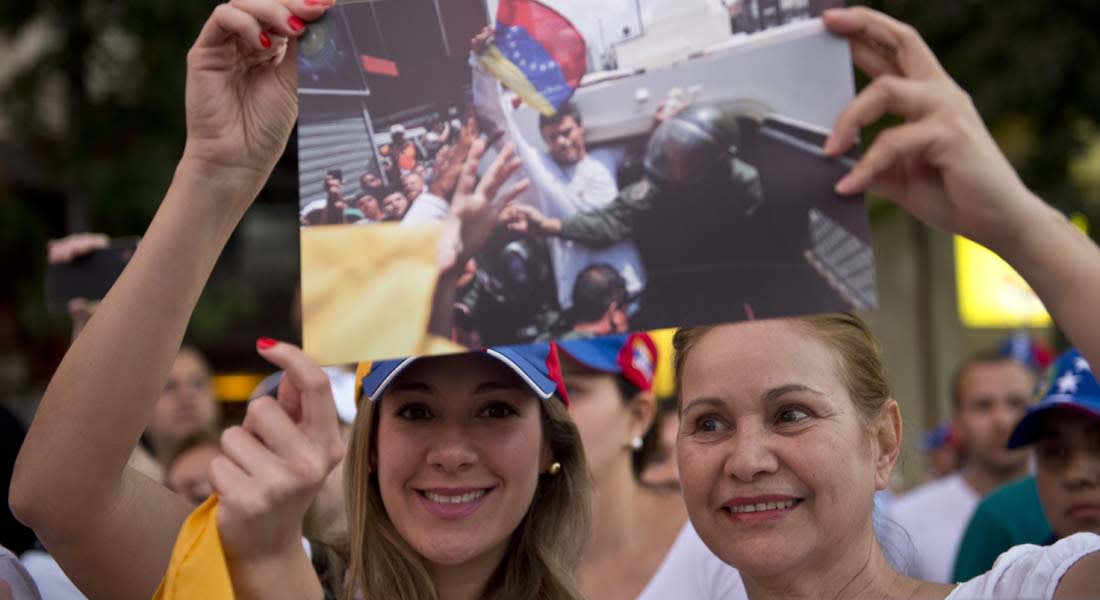 المعارضة الفنزويلية ماضية في التظاهر رغم اعتقال زعيمها