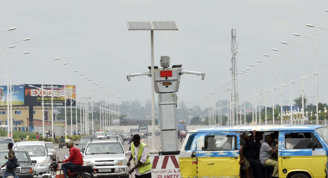 روبوتات عملاقة تحكم سيطرتها على شوارع كينشاسا