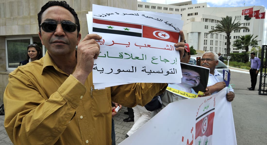 وزير داخلية تونس يتوعد بملاحقة "جهاديين" عائدين من سوريا
