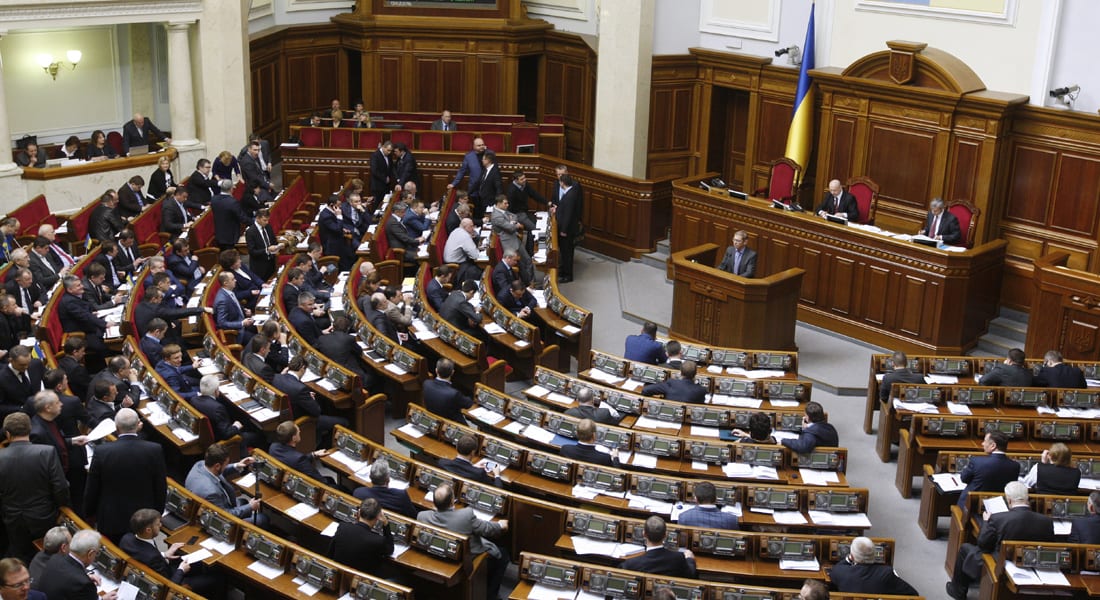 البرلمان الأوكراني يسحب السلطات التي يتمتع بها برلمان القرم