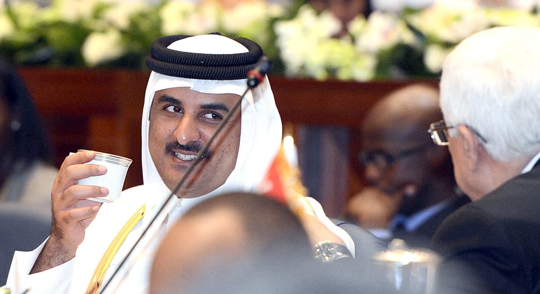 أمير قطر يتسلم رسالة إماراتية لأول مرة منذ سحب سفراء الرياض وأبوظبي والمنامة
