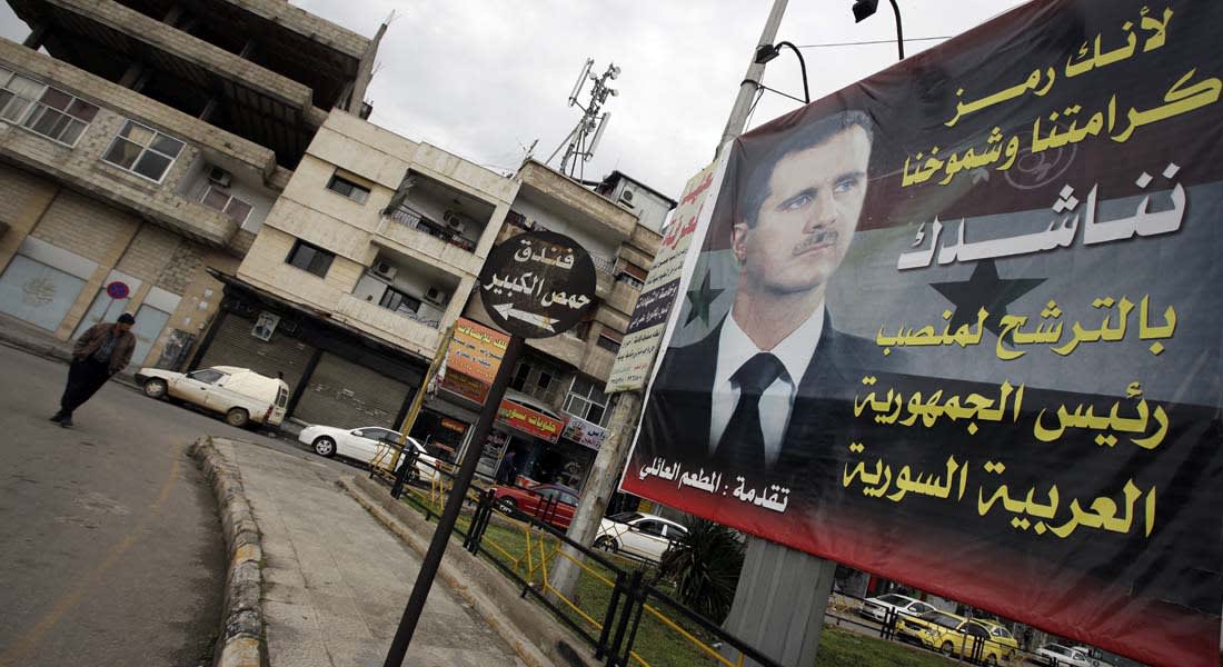 الزعبي ينفي الاتصال بقطر "تحت الطاولة": أغلبية ساحقة تؤيد بقاء الأسد بمنصبه