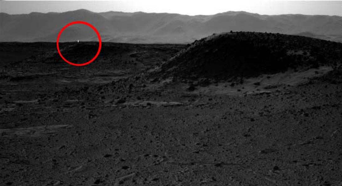 ما هو الضوء الغامض الذي ظهر على سطح المريخ؟