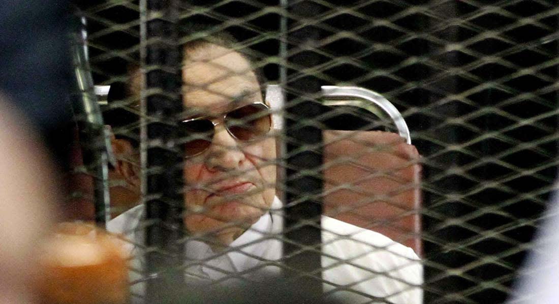 الورقة والقلم.. جديد محاكمة مبارك بـ"قضية القرن" الأربعاء