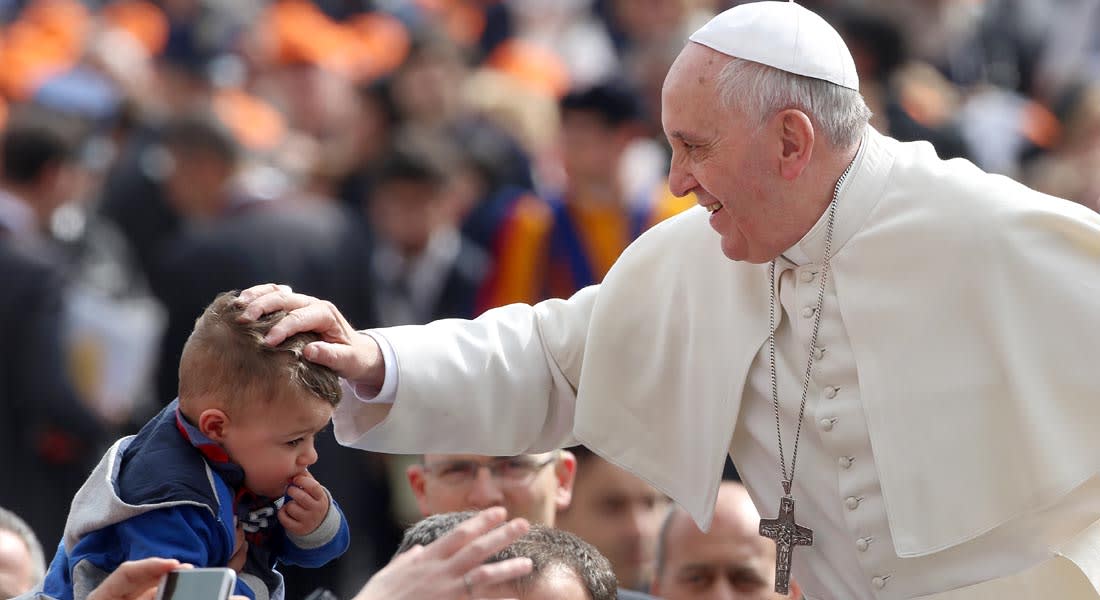 بابا الفاتيكان يطلب "الغفران" من الأطفال ضحايا التحرش الجنسي