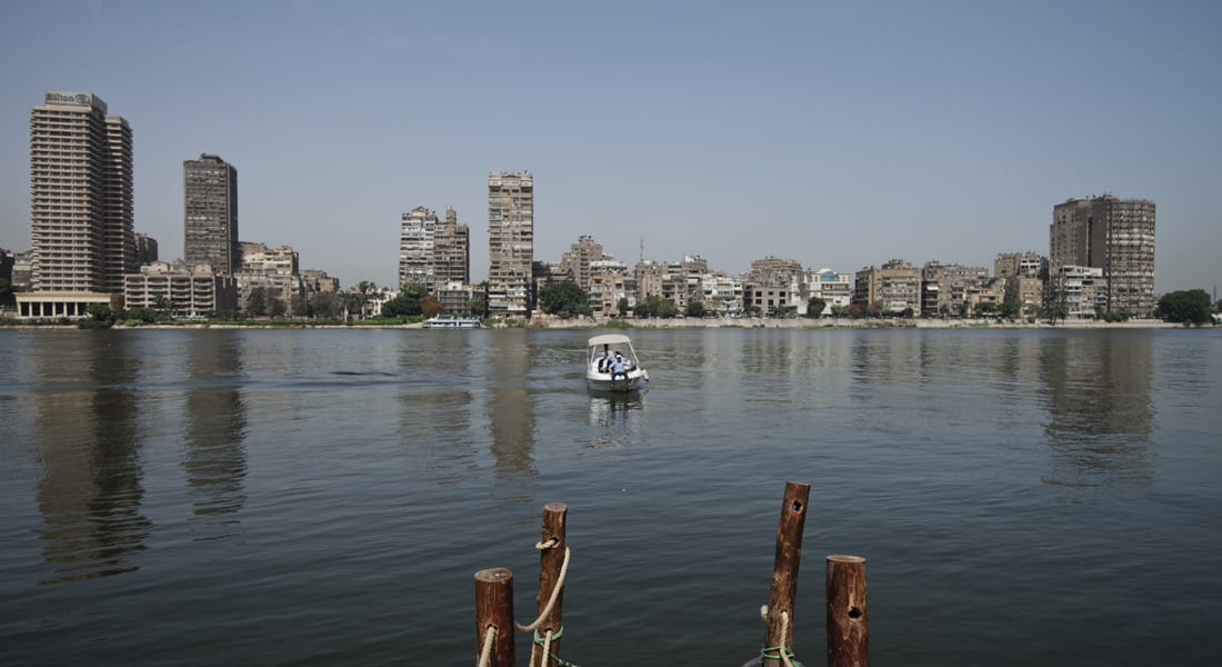 حكومة مصر تفرض ضريبة "مؤقتة" على الأغنياء وتقلص التمثيل الخارجي