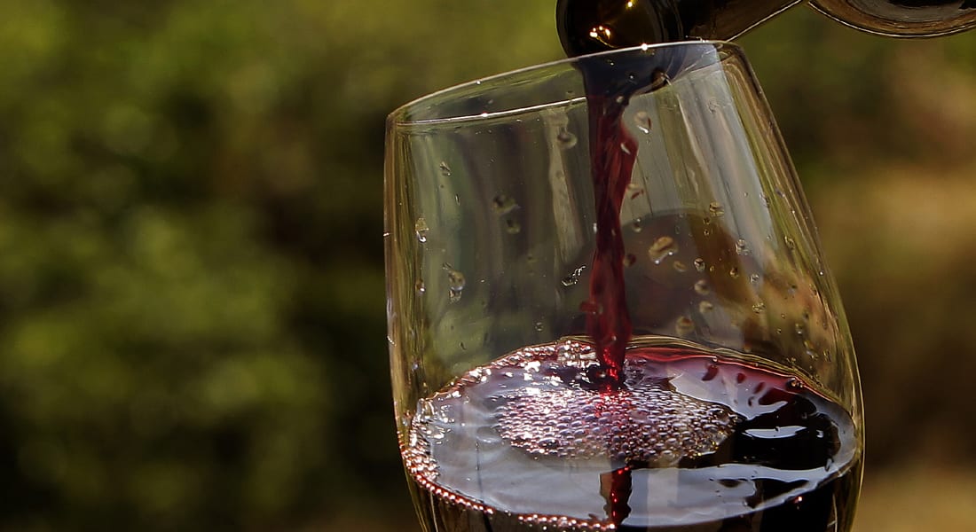دراسة: عدم الإكثار من النبيذ الأحمر يمحي فوائده الصحية