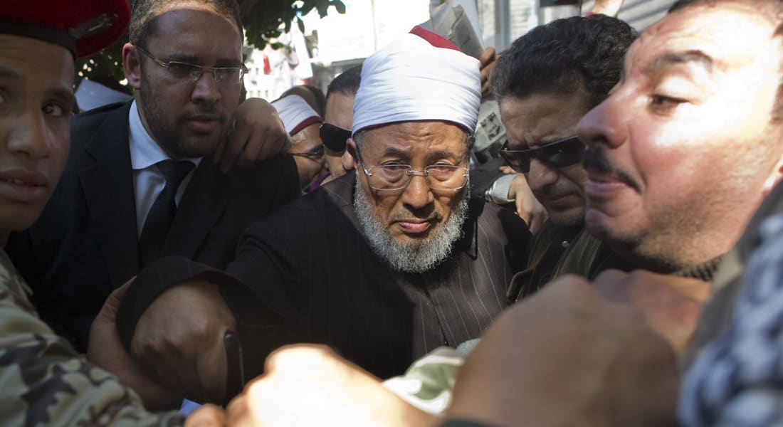 هل يسحب الأزهر اعترافه بـ"اتحاد علماء المسلمين" برئاسة القرضاوي؟