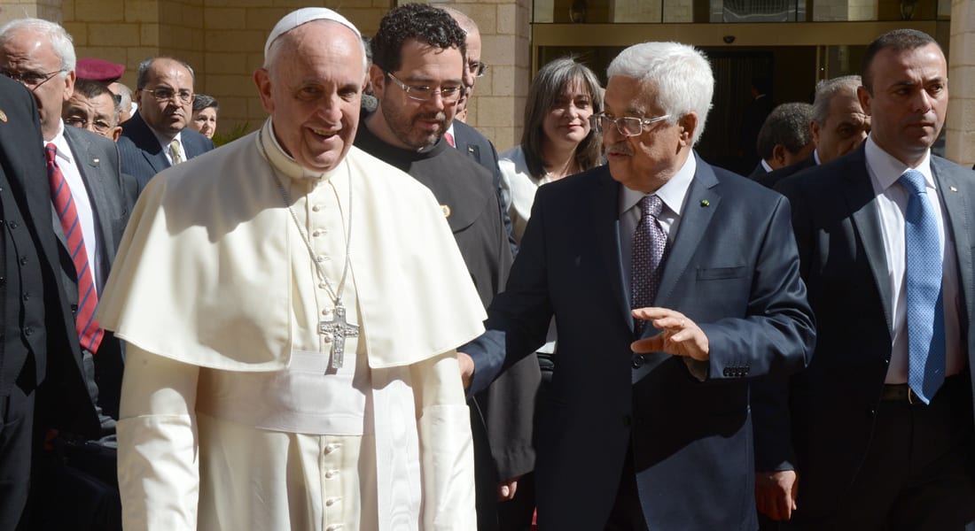 البابا يدعو عباس وبيريز للتفاوض بالفاتيكان ويسمي فلسطين "دولة"