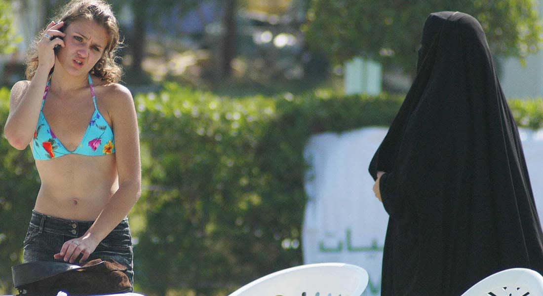 الكويت: لجنة الظواهر السلبية توافق على حظر التعري في المسابح