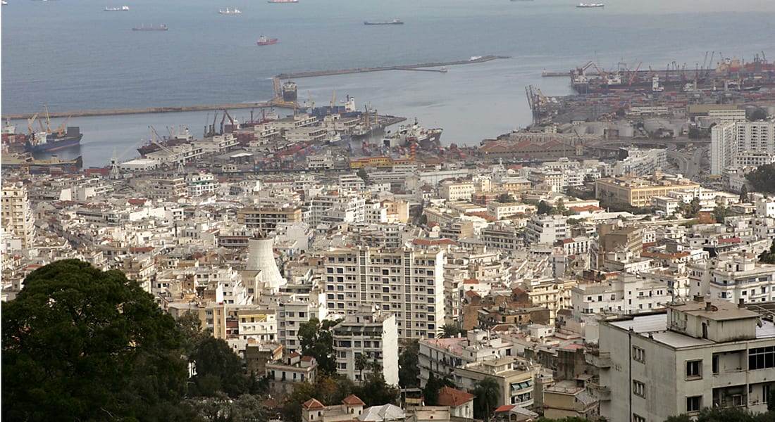 فيروس كورونا يصل للجزائر بإعلان أول إصابتين بالبلاد