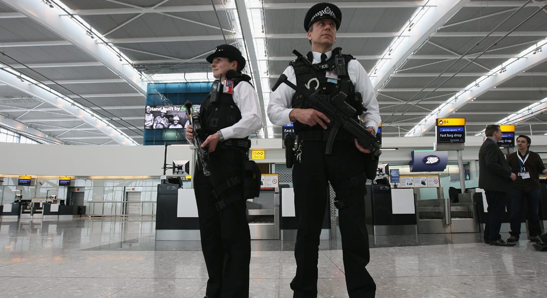 بريطانيا: اعتقال شاب بمطار هيثرو للاشتباه بتخطيطه لعمل إرهابي
