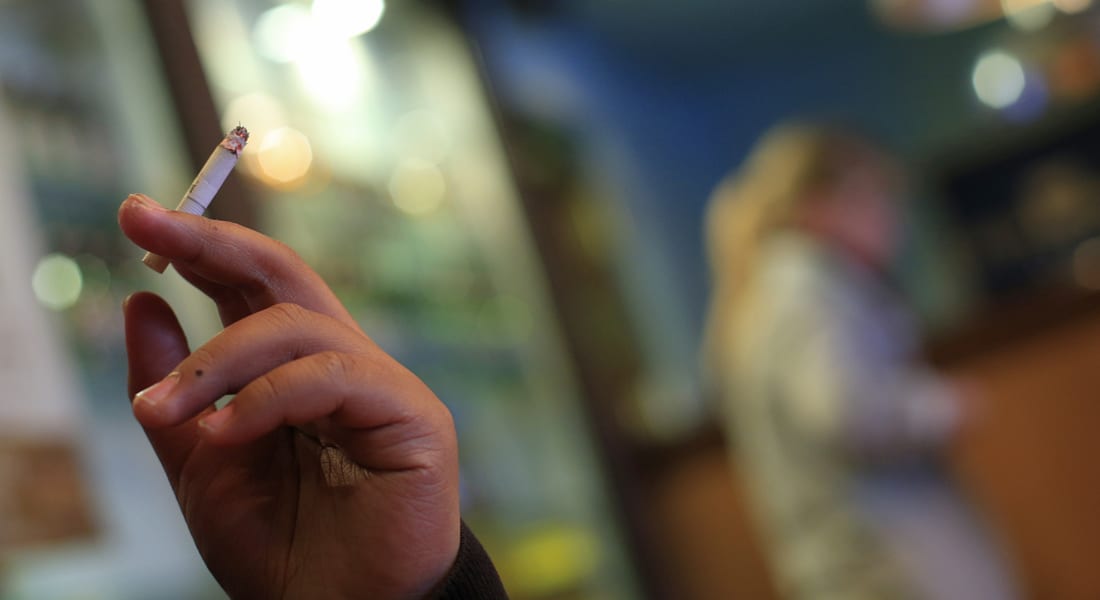 "هدية" من العريفي لمن يمتنع عن التدخين طوال شهر رمضان