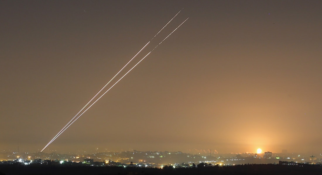 إسرائيل: حماس ولأول مرة تطلق صاروخين يصلان لجنوب حيفا