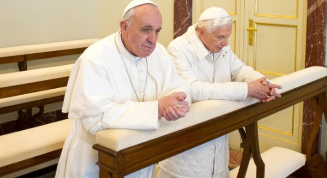 هل نشهد حربا كروية مقدسة بين البابا الأرجنتيني والبابا الألماني؟