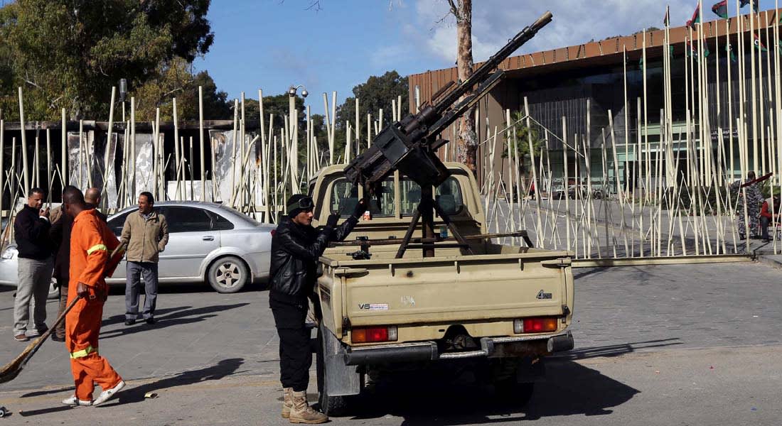 ليبيا: 34 قتيلا وجريحا بصراع الكتائب المسلحة على مطار طرابلس