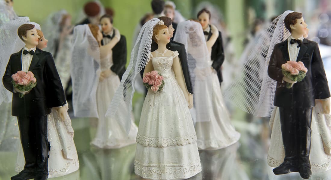 هل من الصواب الزواج سراً وبعيداً عن الأهل؟