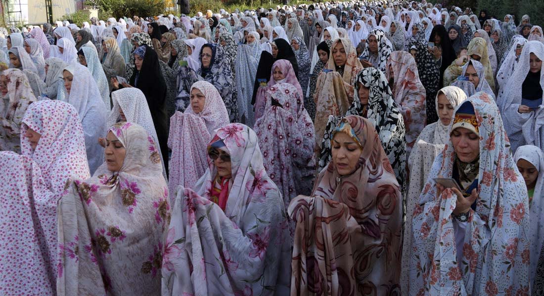 خامنئي يؤم المصلين في العيد وتخصيص  4000 حافلة ومترو الأنفاق لنقلهم في طهران