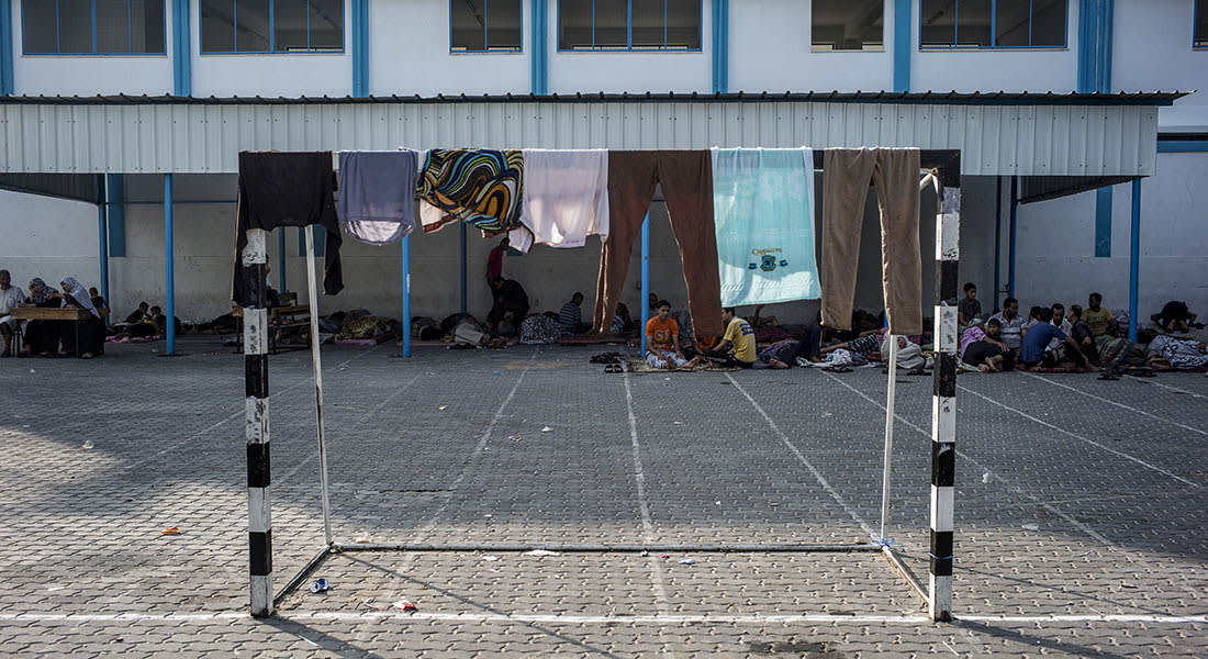صحف العالم: كيف يقضي اللاجئون الفلسطينيون يومهم في مدارس الأونروا بغزة؟