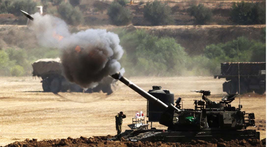 نهاية الهدنة .. إسرائيل ترد على إطلاق الصواريخ بشن غارات على غزة 