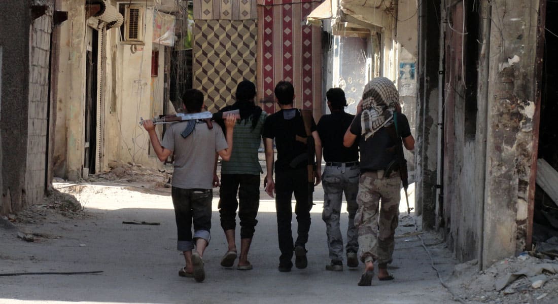 نشطاء سوريون: أكثر من 500 قتيل من النظام و"داعش" في معارك مطار الطبقة بالرقة