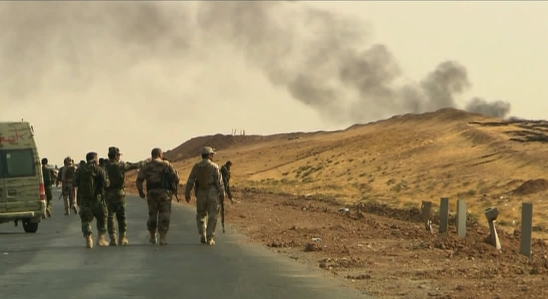 مسؤول: داعش تحرق آبار النفط قرب الموصل لتغطية تحركاتها عن قوات البشميرغة