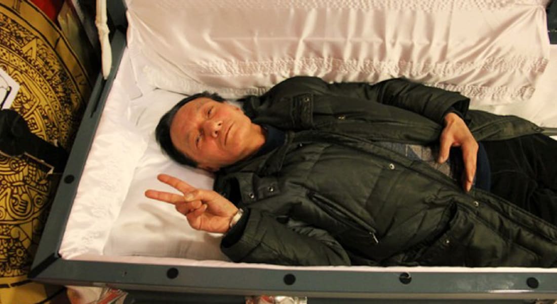 تجربة محاكاة الموت تتحول إلى سياحة في الصين
