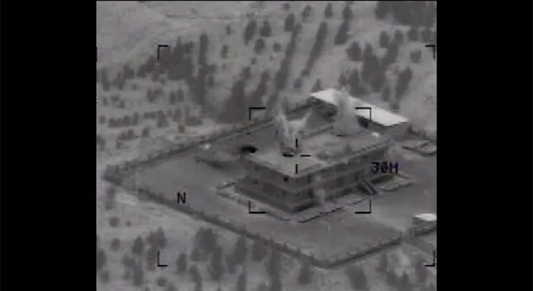 بالفيديو.. قيادة الجيش الأمريكي تنشر مقطعا لضرب مجمع لداعش