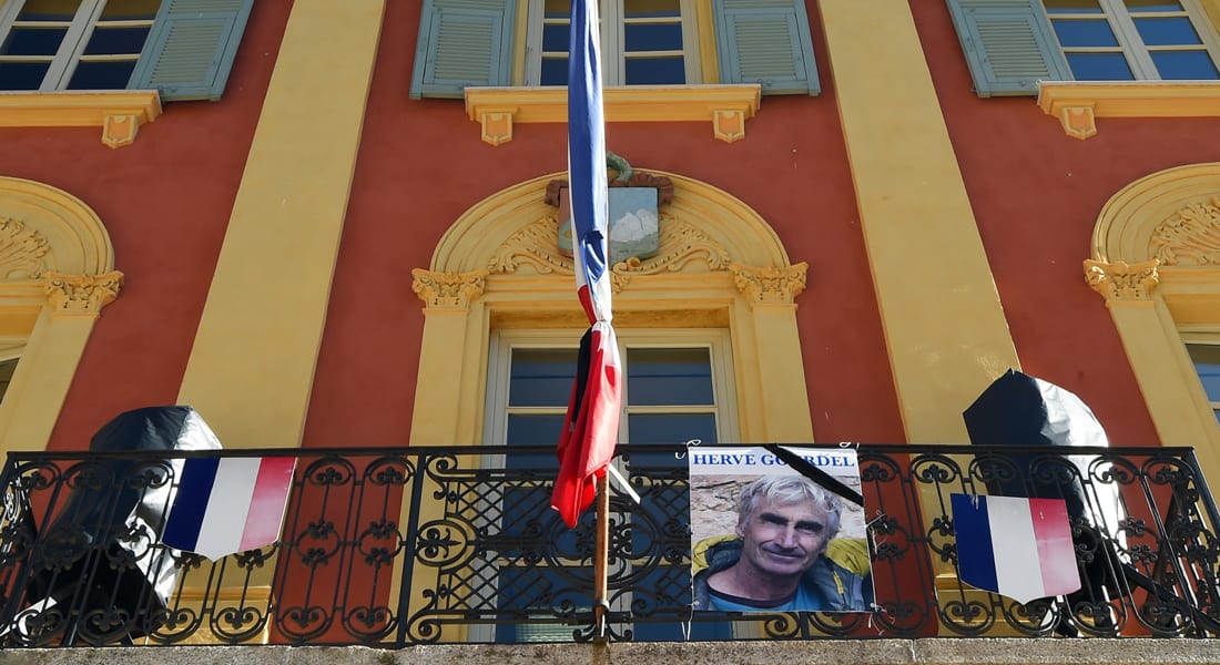 فرنسا تنكس أعلامها حداداً على ذبح غوردال بالجزائر وتقصف مواقع "داعش" بالعراق