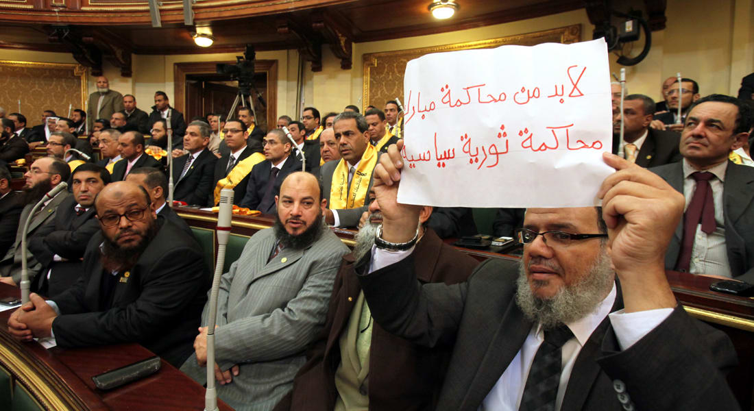 السيسي يرفض تأجيل الانتخابات ويقلل المخاوف من تسلل "الإخوان" لبرلمان مصر