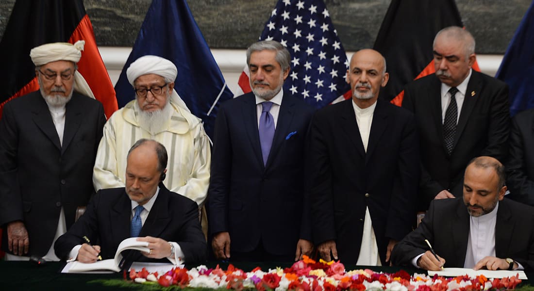 بعد سلسلة تأجيلات.. كابول توقع اتفاقاً يسمح ببقاء القوات الأمريكية في أفغانستان لما بعد 2014