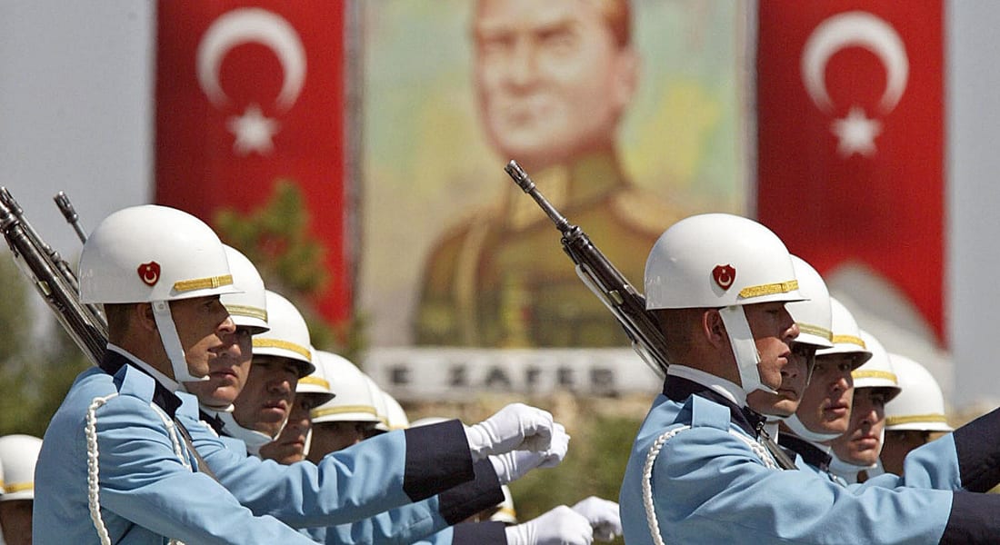 محللون: الجيش التركي قد يقلب الموازين ضد داعش.. لكن أنقرة تفضل تدخلا محدودا لن يسقط الرقة والموصل