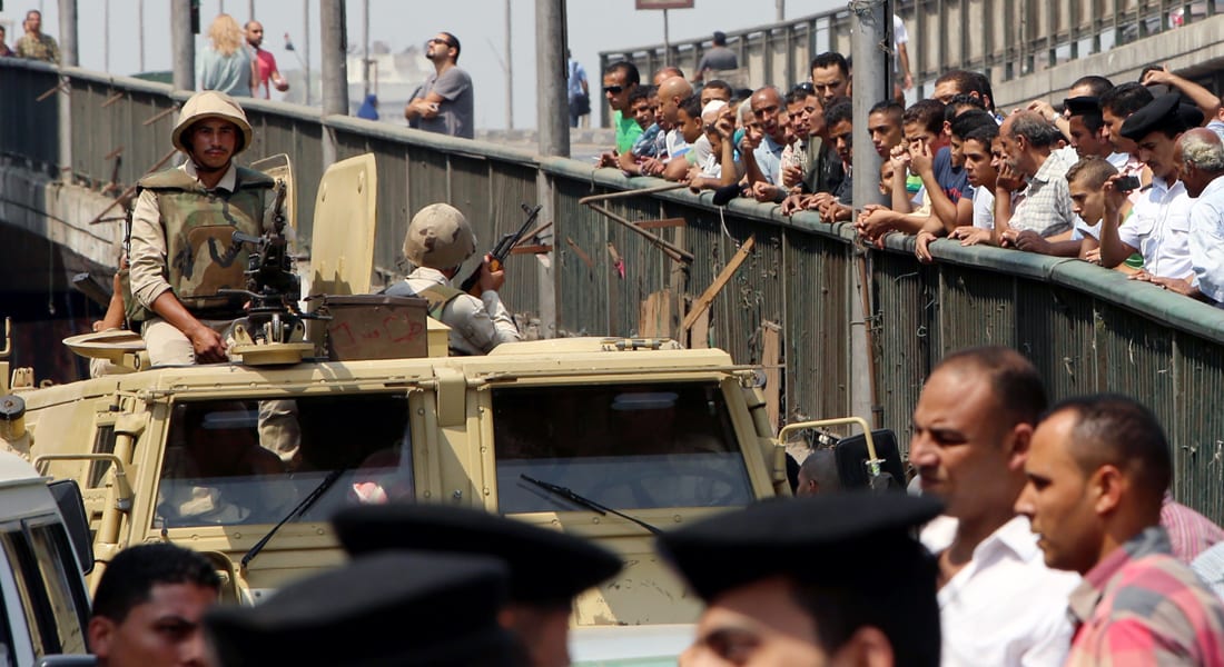 مصر.. التعدي على منشآت الدولة "جريمة عسكرية" والجيش سيستمر بالشارع لنهاية 2016