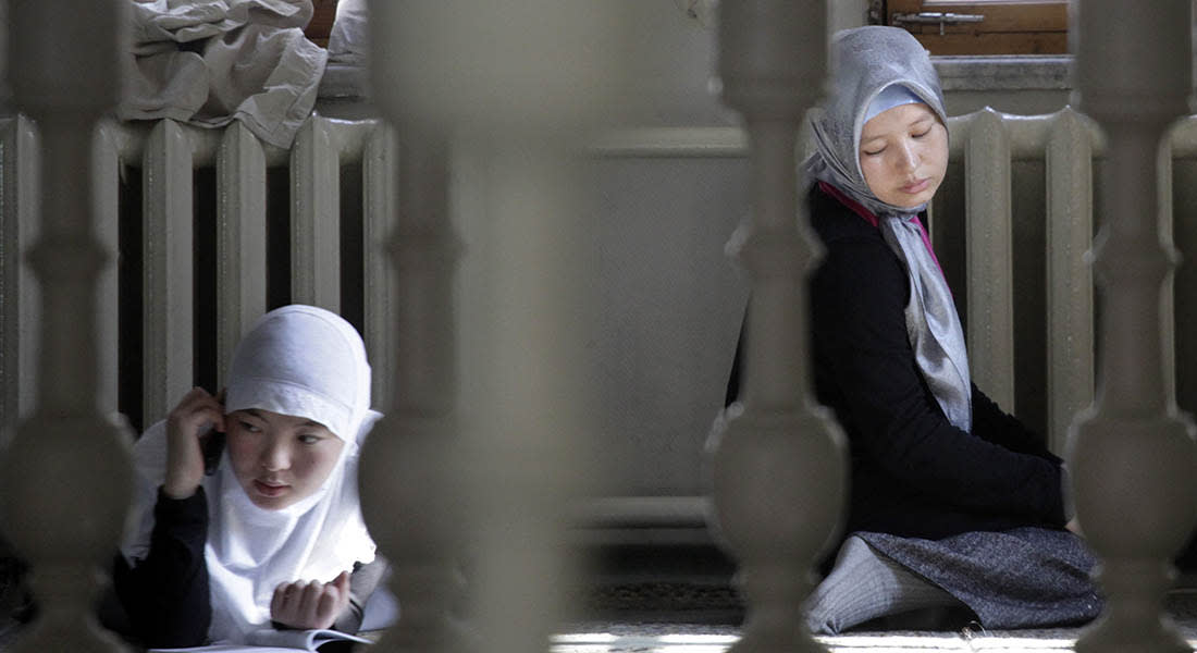 صحف: حرب على الحجاب في روسيا والكبد الوبائي يفتك باللاجئين السوريين
