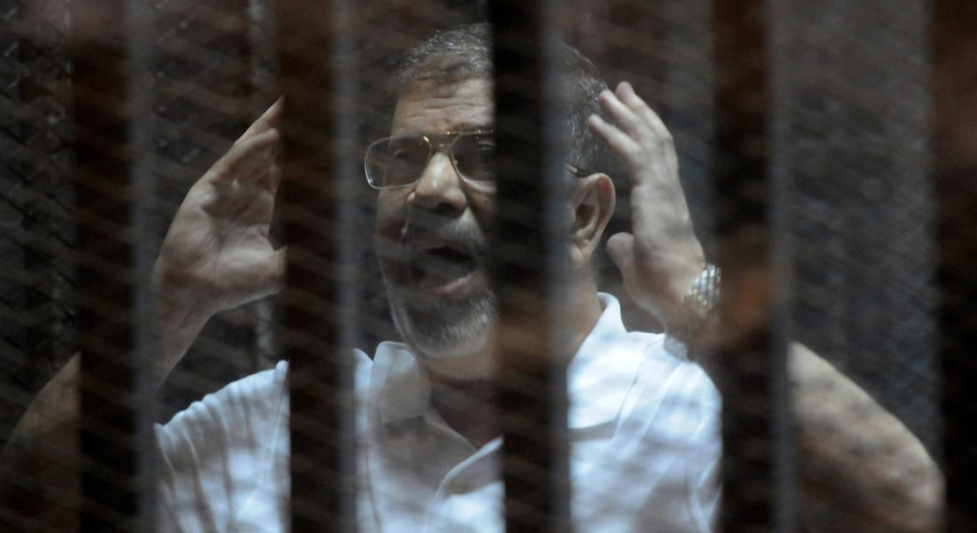 مصر.. تراشق بين دفاع الإخوان والنيابة بقضية "التخابر".. وماذا قال مرسي للمحكمة؟