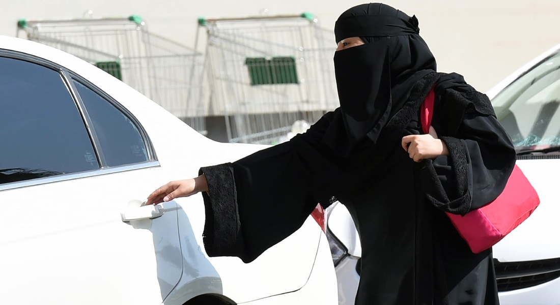 عضو شورى سعودي بعد قفز امرأة من سيارة هربا من التحرش: حتى متى نمنع قيادة النساء؟